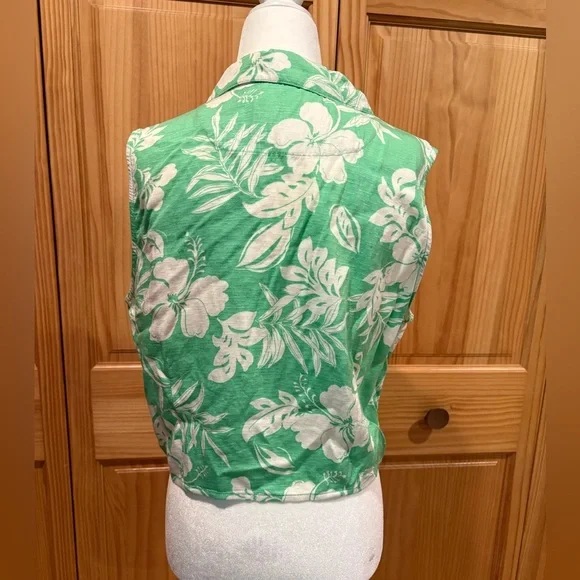 Caribbean Joe Floral Green/white Sleeveless button up tie front top with collar - Picture 2 of 10
